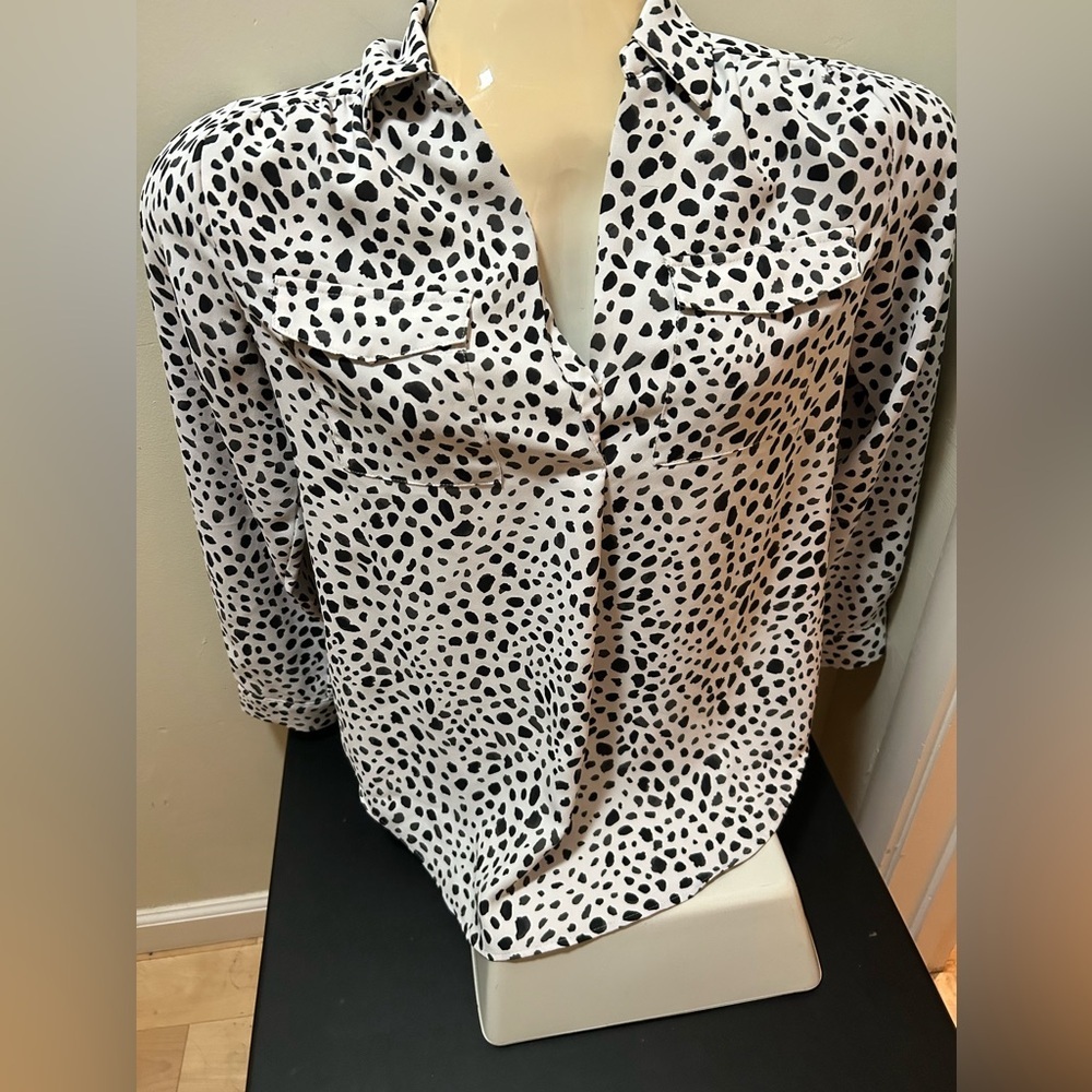 Ann Taylor White and Black Patterned Blouse